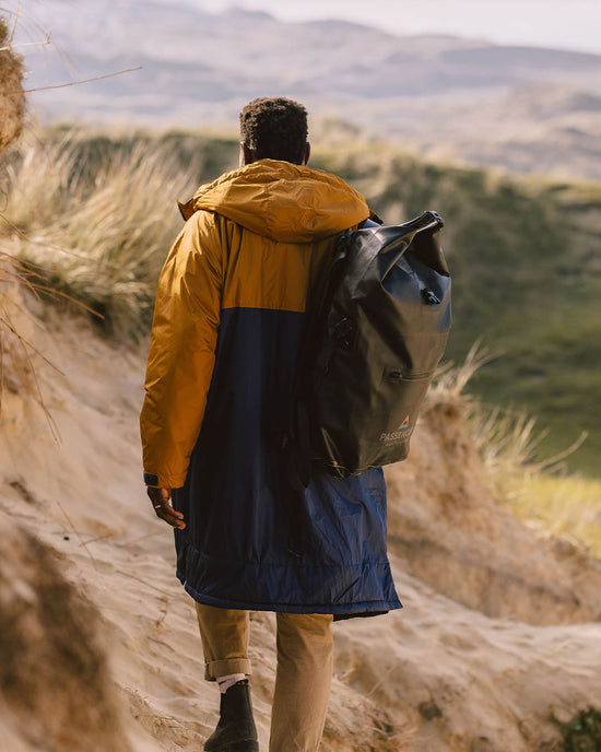 Passenger's Roaming Recycled Sherpa Lined Changing Robe Rich Navy/Golden Brown