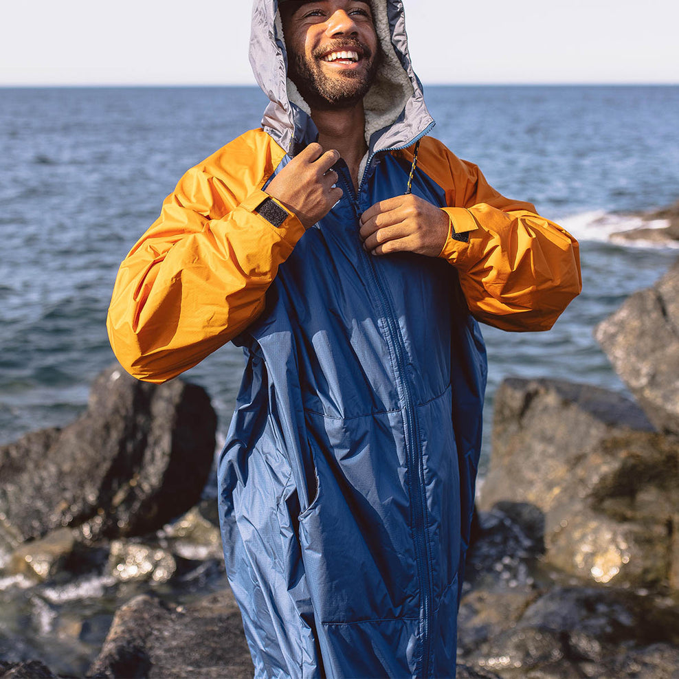 Passenger's Roaming Recycled Sherpa Lined Changing Robe Ensign Blue/Sunrise Orange