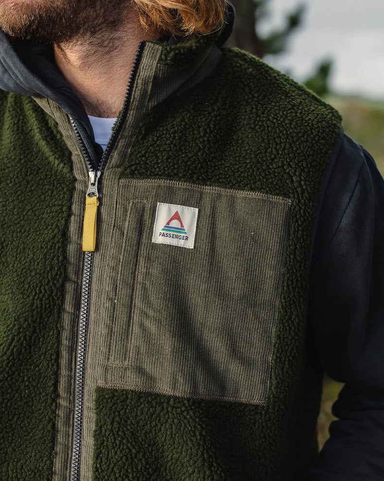 Passenger Canyon Recycled Deep-Pile Sherpa Vest Fir Tree