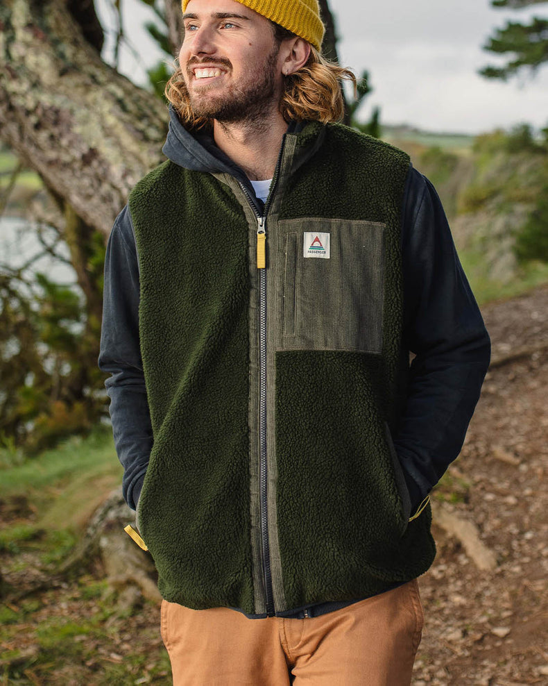 Passenger Canyon Recycled Deep-Pile Sherpa Vest Fir Tree