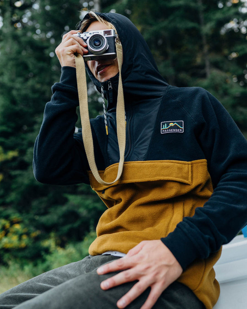 Passenger Woodland Hooded 1/2 Zip Recycled Polar Fleece Black/Golden Brown