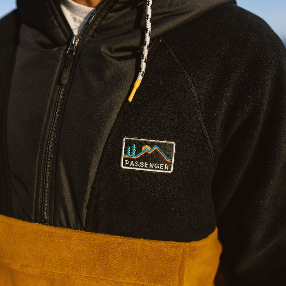 Passenger Woodland Hooded 1/2 Zip Recycled Polar Fleece Black/Golden Brown