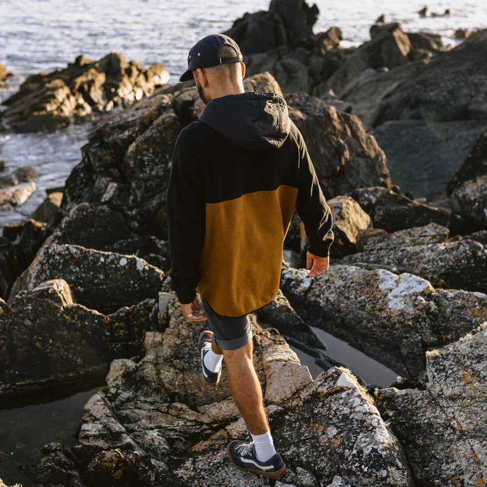 Passenger Woodland Hooded 1/2 Zip Recycled Polar Fleece Black/Golden Brown