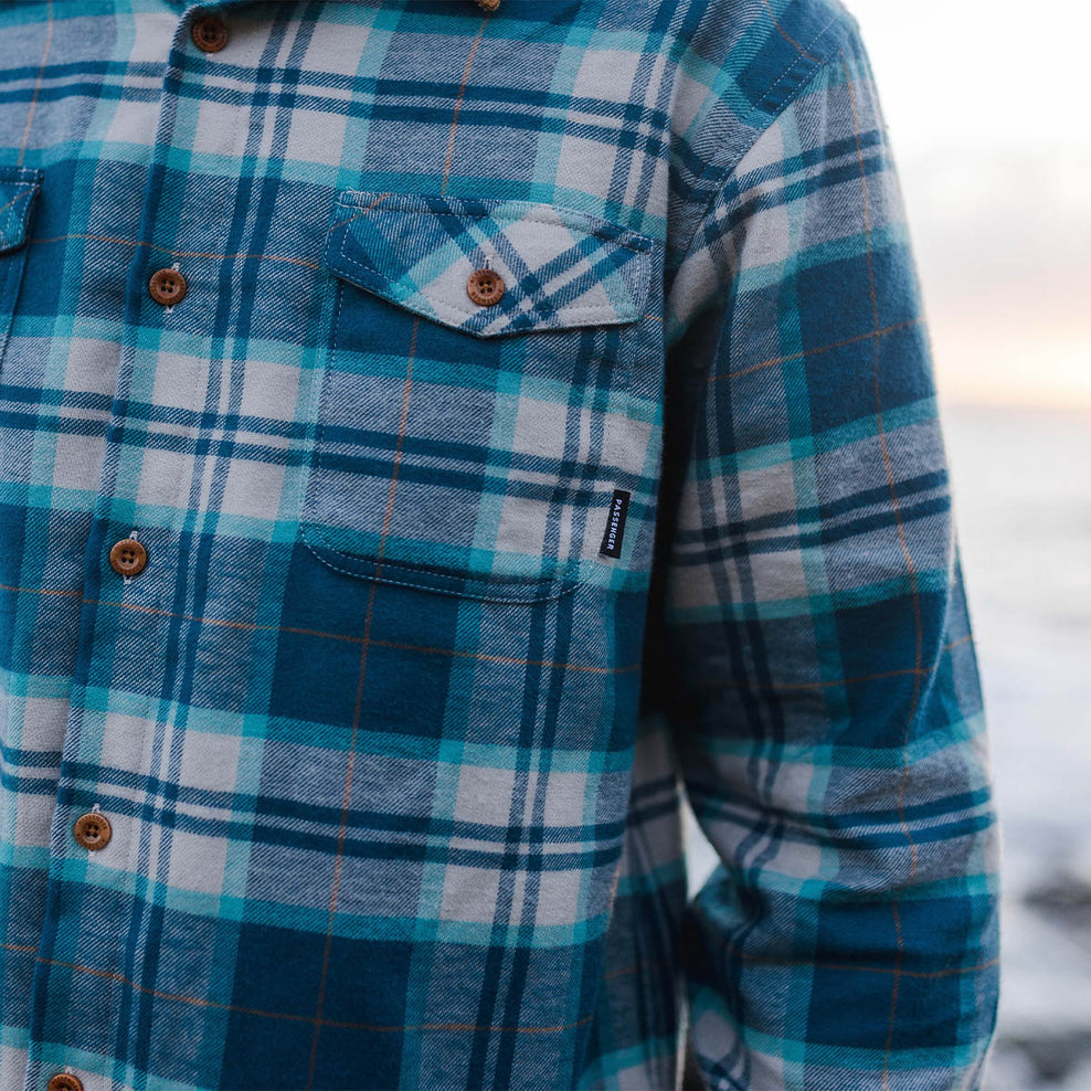 Passenger Chipping Shirt Blue Coral/Viridian/Off White