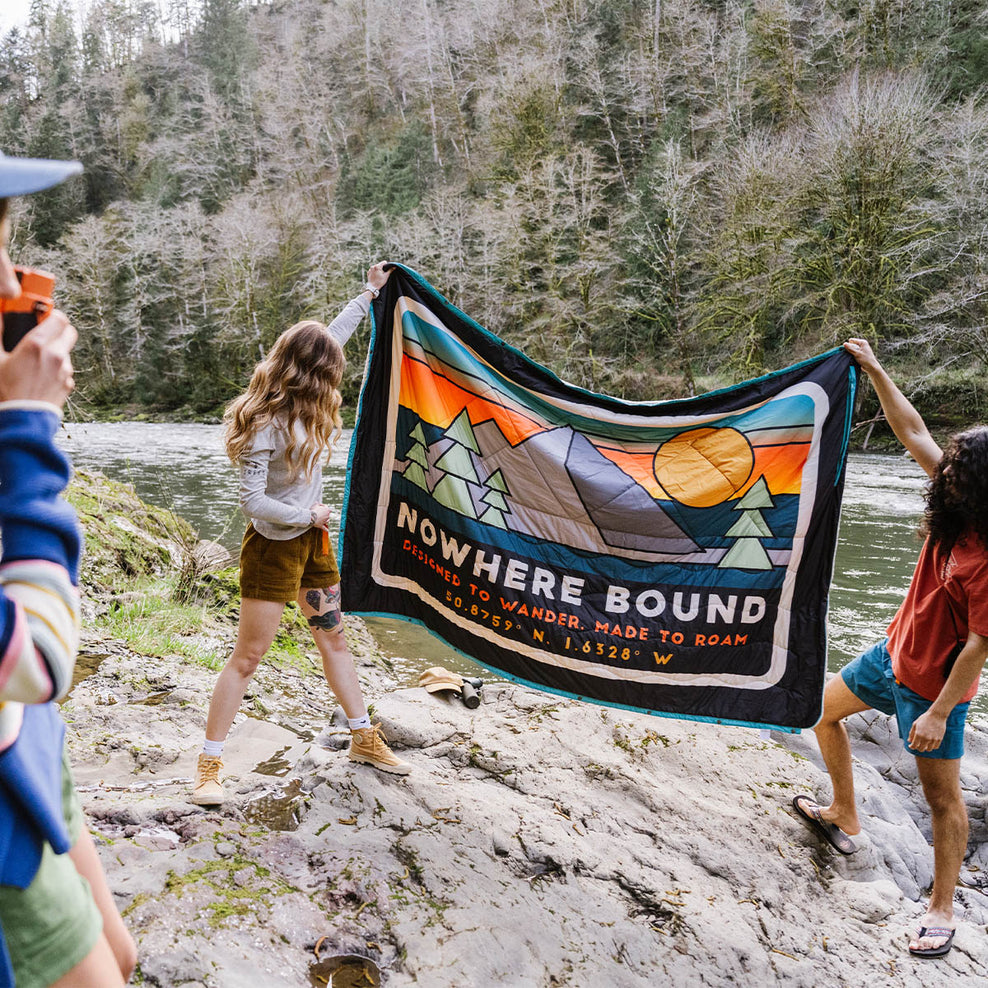 Passenger Nomadic Recycled Sherpa Blanket Black 'Nowhere Bound' Print