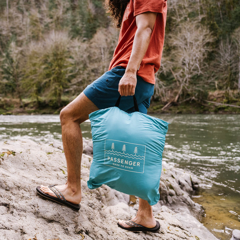 Passenger Nomadic Recycled Sherpa Blanket Black 'Nowhere Bound' Print