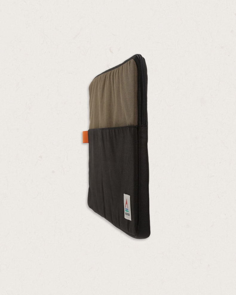 Passenger On-The-Go Recycled Laptop Sleeve Black/Khaki