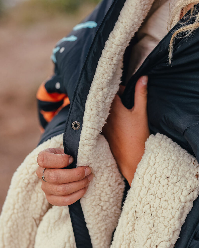 Passenger's Nomadic Recycled Sherpa Blanket Roaming Print Black