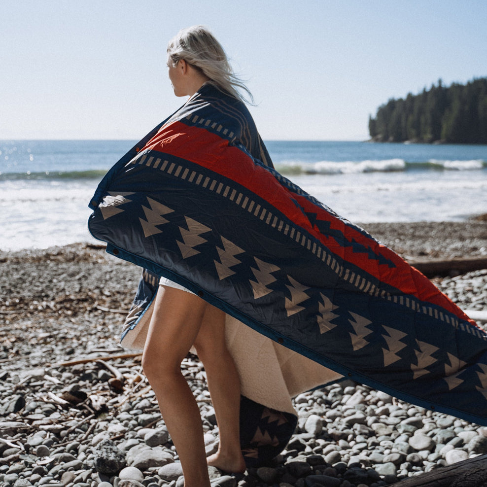 Passenger Nomadic Recycled Sherpa Blanket Navy/Red Pattern