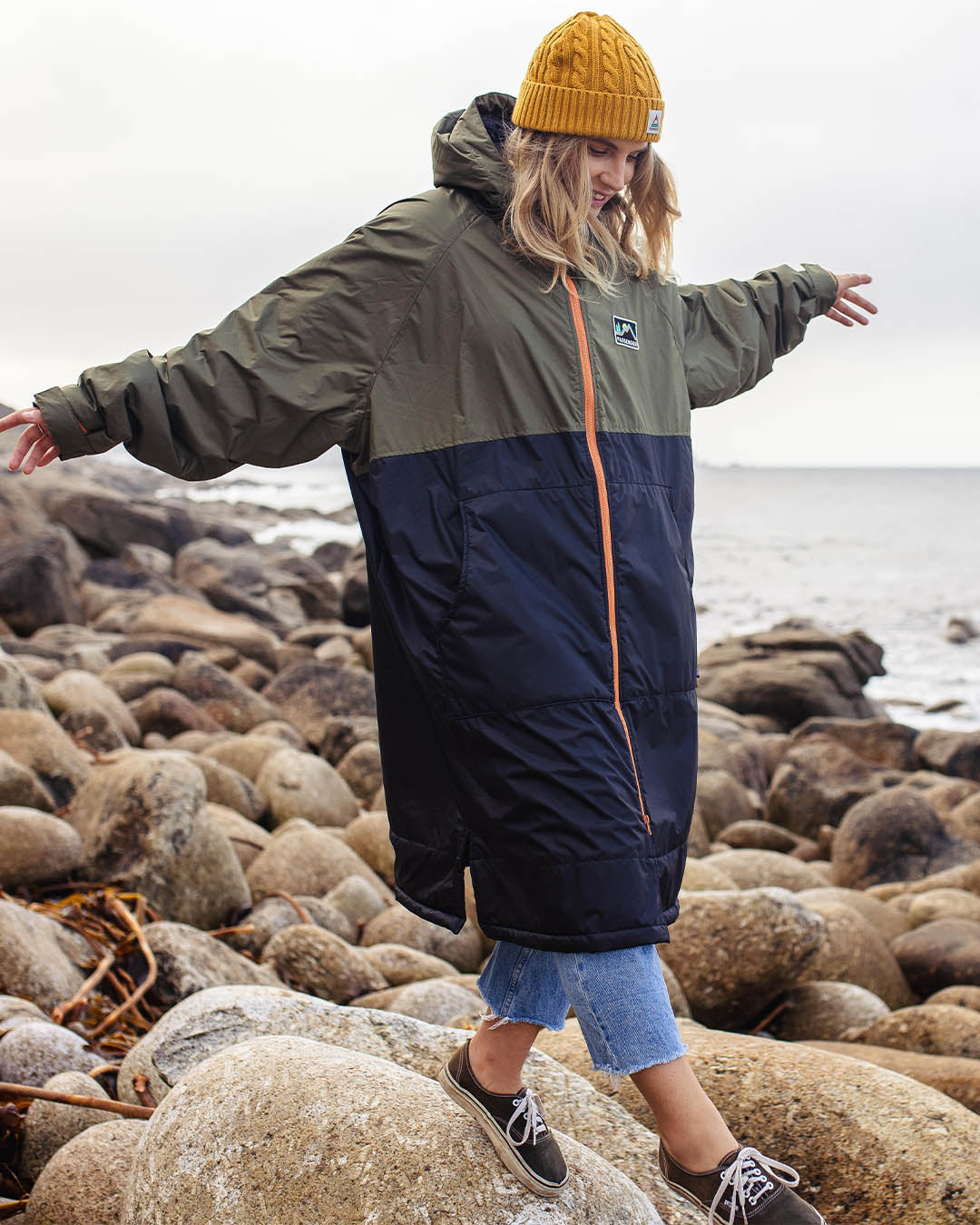 Passenger Roaming Recycled Sherpa Lined Changing Robe Black/Khaki