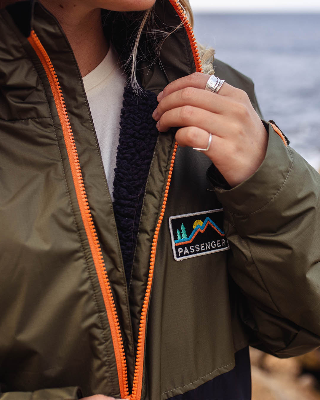 Passenger Roaming Recycled Sherpa Lined Changing Robe Black/Khaki