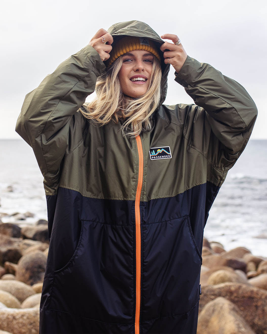 Passenger Roaming Recycled Sherpa Lined Changing Robe Black/Khaki