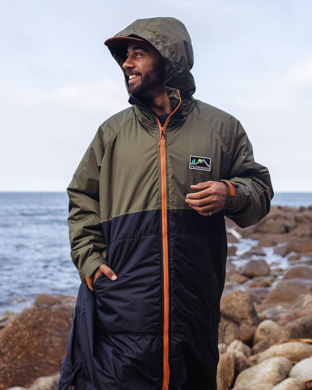 Passenger Roaming Recycled Sherpa Lined Changing Robe Black/Khaki