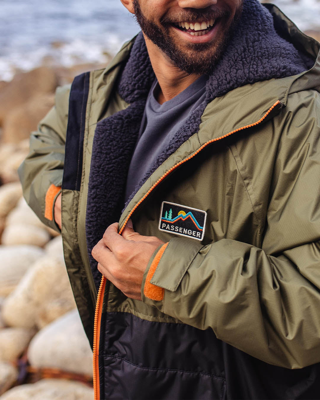 Passenger Roaming Recycled Sherpa Lined Changing Robe Black/Khaki