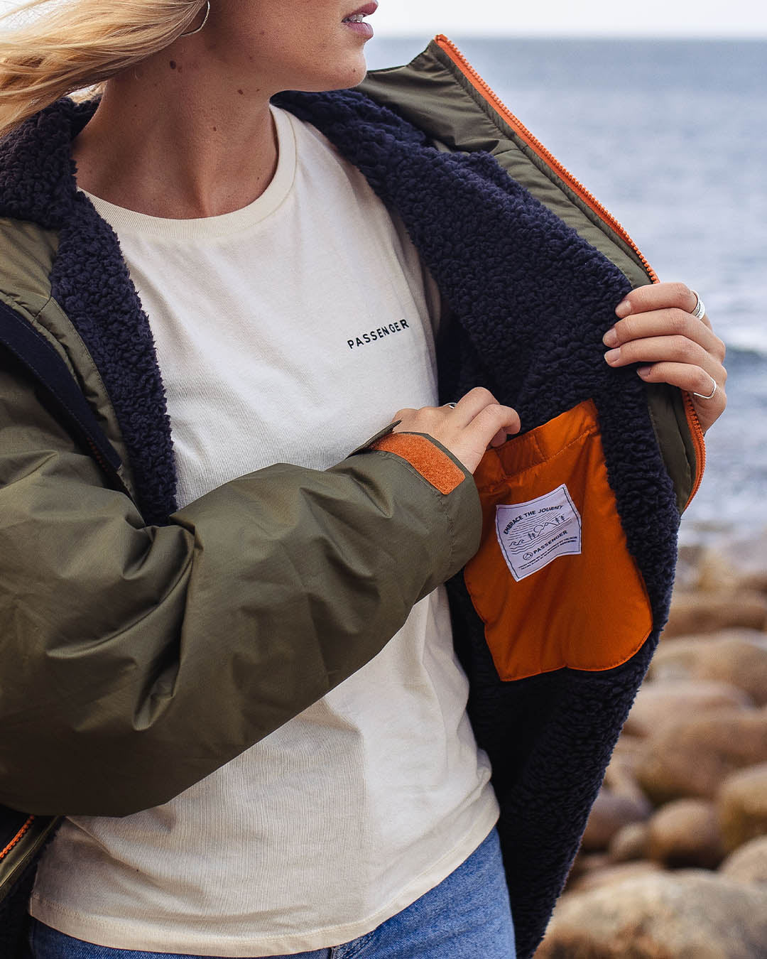 Passenger Roaming Recycled Sherpa Lined Changing Robe Black/Khaki