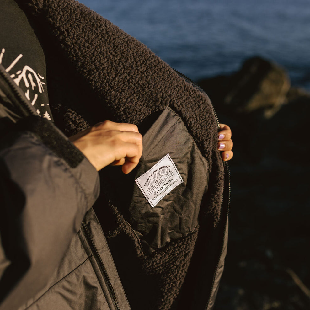 Passenger Roaming Nomads Recycled Sherpa Lined Changing Robe Phantom