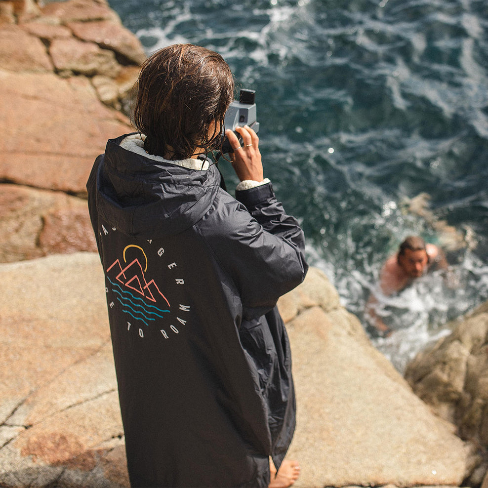 Passenger Escapism Recycled Sherpa Lined Changing Robe Black