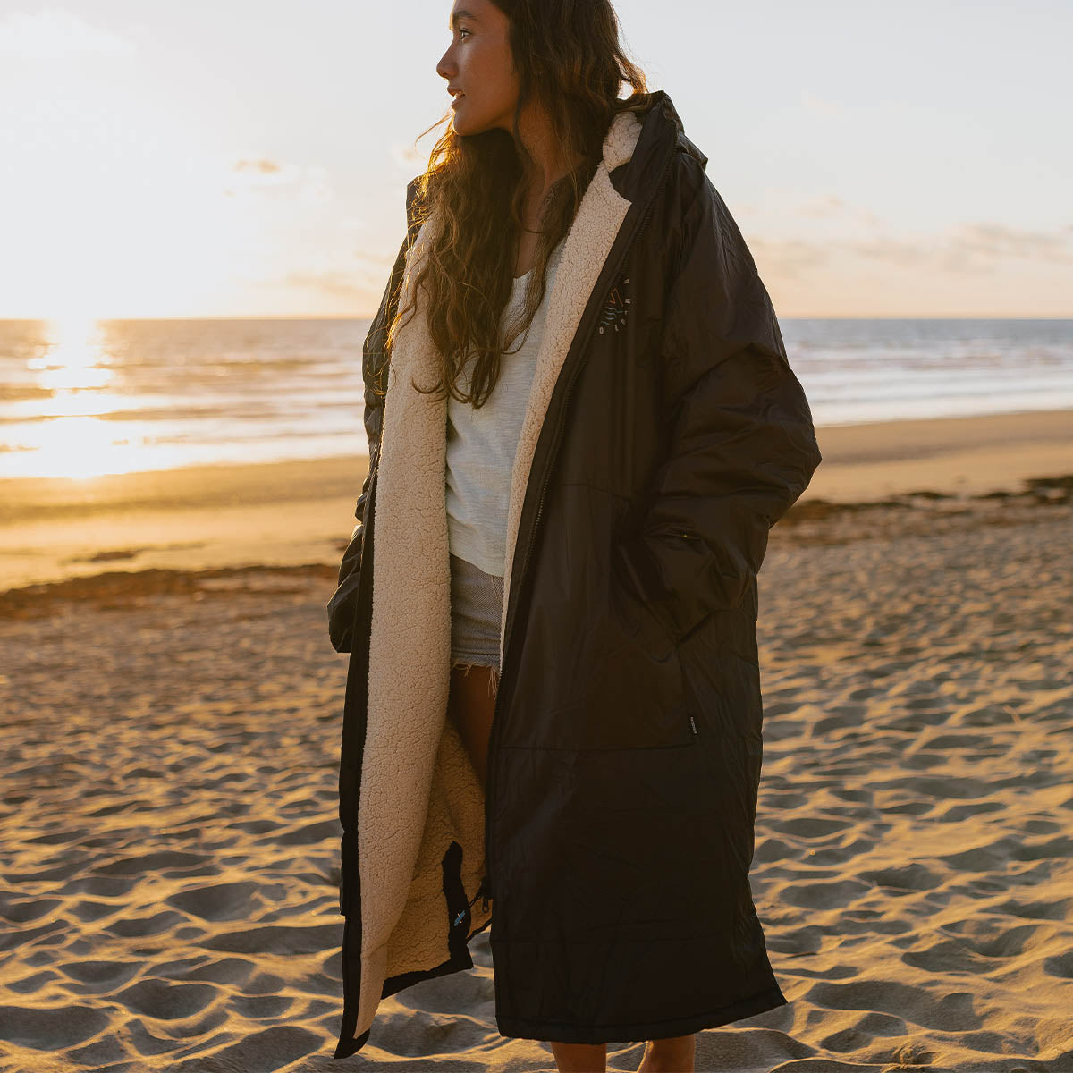 Passenger Escapism Recycled Sherpa Lined Changing Robe Black