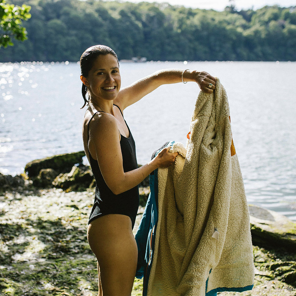 Passenger Escapism Recycled Sherpa Lined Changing Robe Larkspur Blue