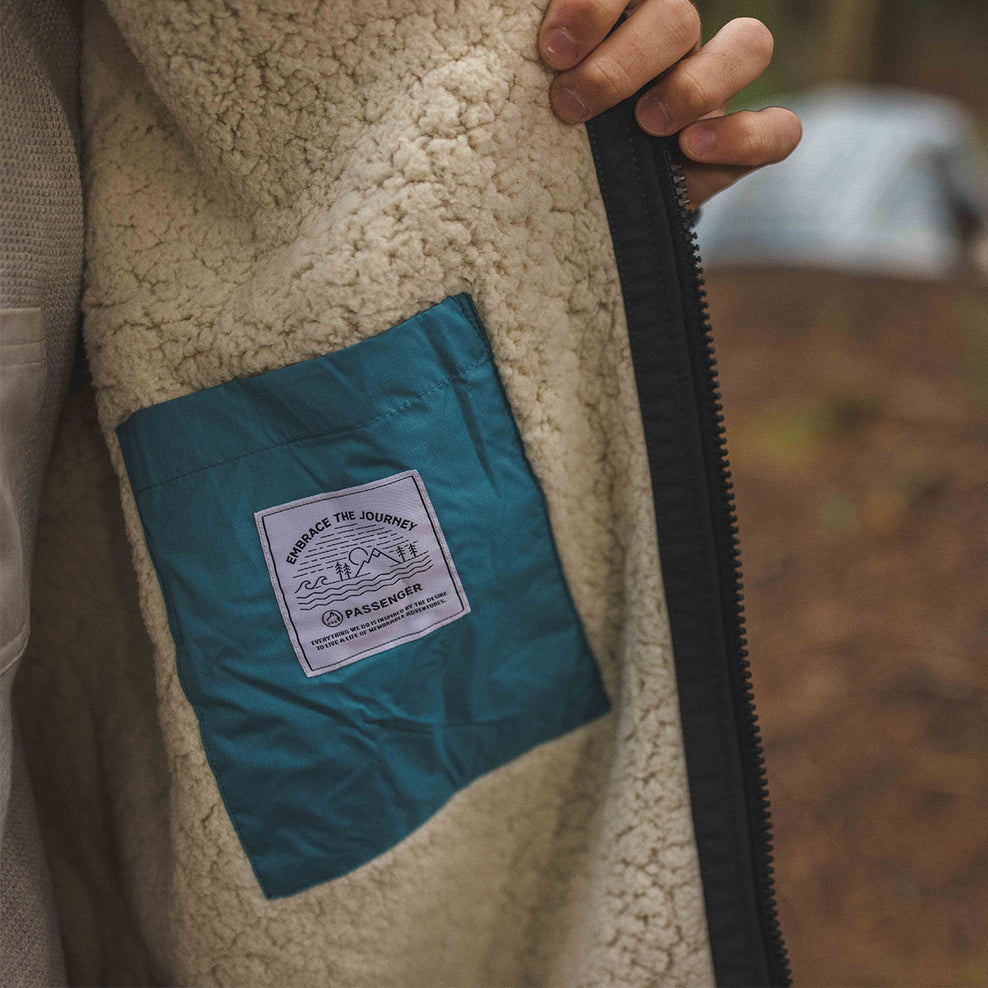 Passenger Nomadic Recycled Sherpa Lined Changing Robe Black